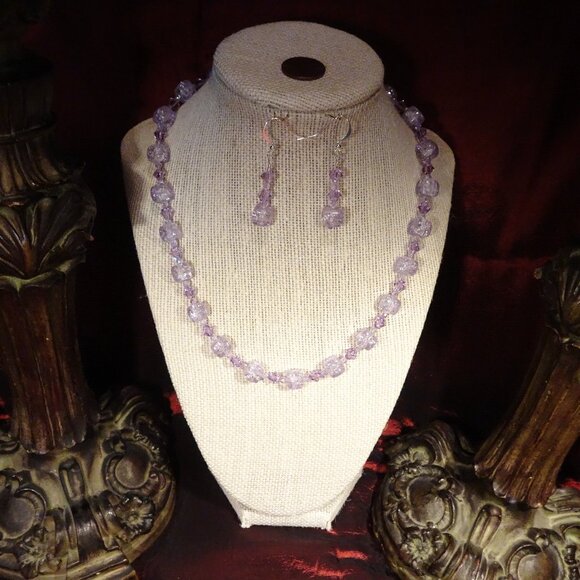 Hand-crafted artisanal necklace/earring set in lavender cubes and Czech crystals - Picture 8 of 11